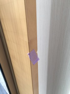窓枠の傷
